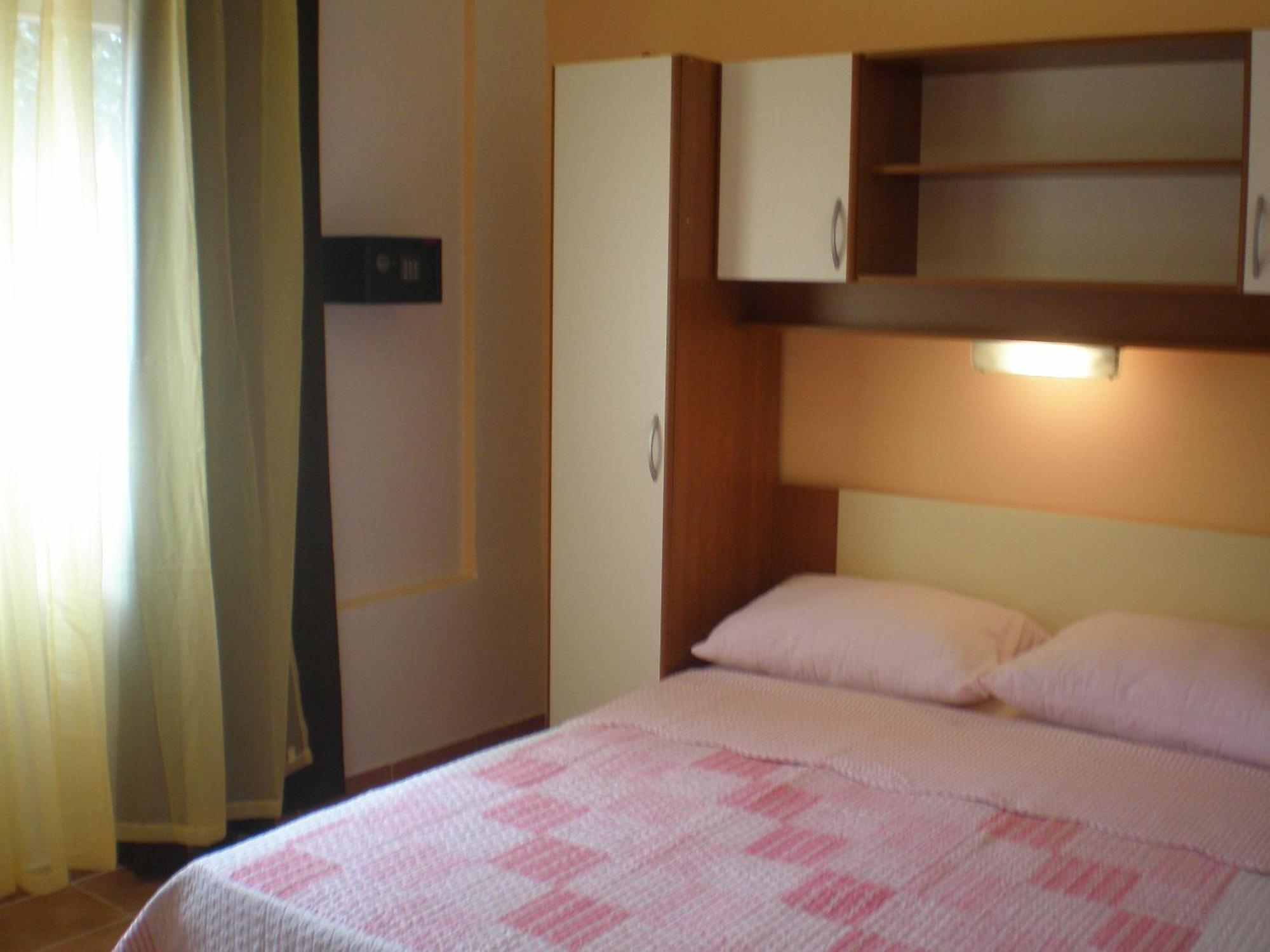 Studio Apartments Marija With Private Parking Makarska Room photo