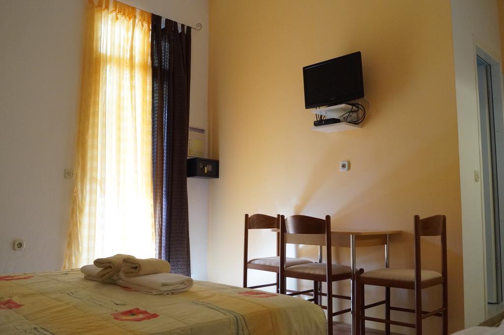 Studio Apartments Marija With Private Parking Makarska Exterior photo