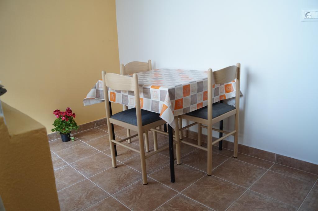 Studio Apartments Marija With Private Parking Makarska Exterior photo
