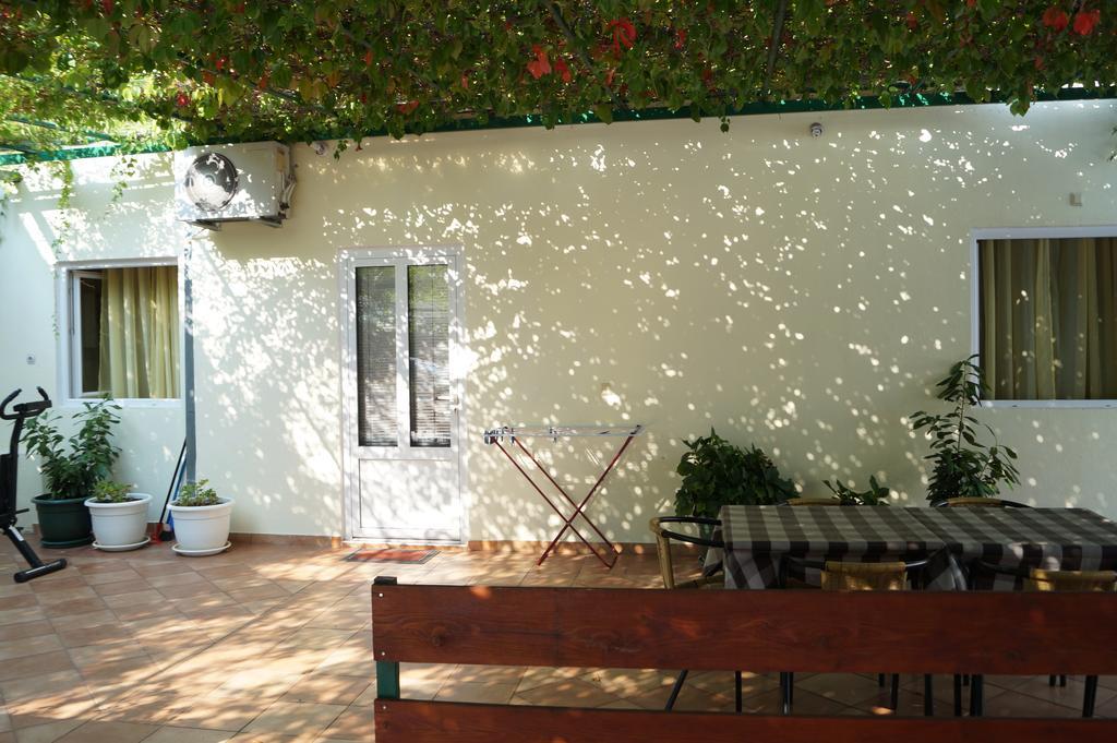 Studio Apartments Marija With Private Parking Makarska Exterior photo