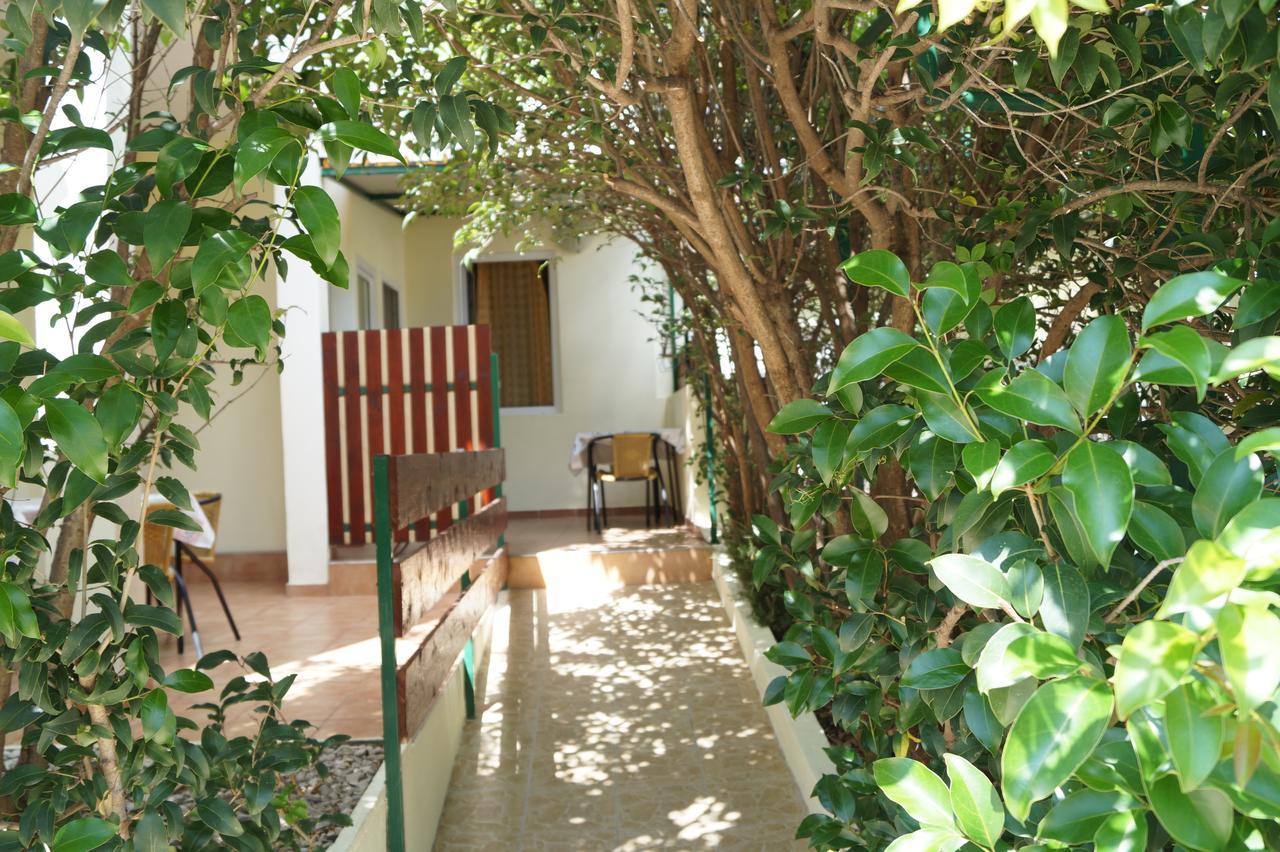Studio Apartments Marija With Private Parking Makarska Exterior photo
